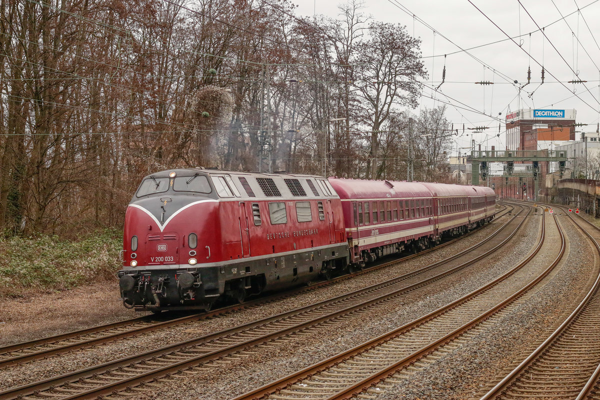 V 200 033 DB mit Sonderzug in Wuppertal, am 08.02.2019.