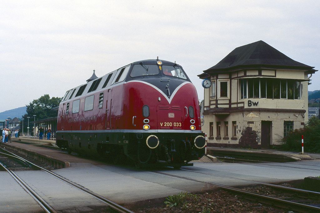 V 200 033 rangiert in Bestwig am 23.09.1995.