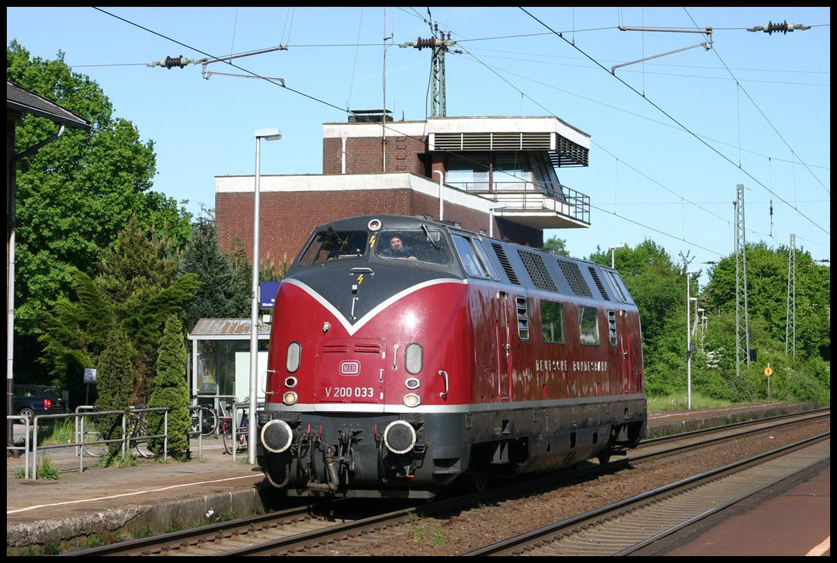 V 200033 war am 29.4.2007 solo auf dem Rückweg nach Hamm. Um 15.54 Uhr kam sie durch den Bahnhof Hasbergen.
