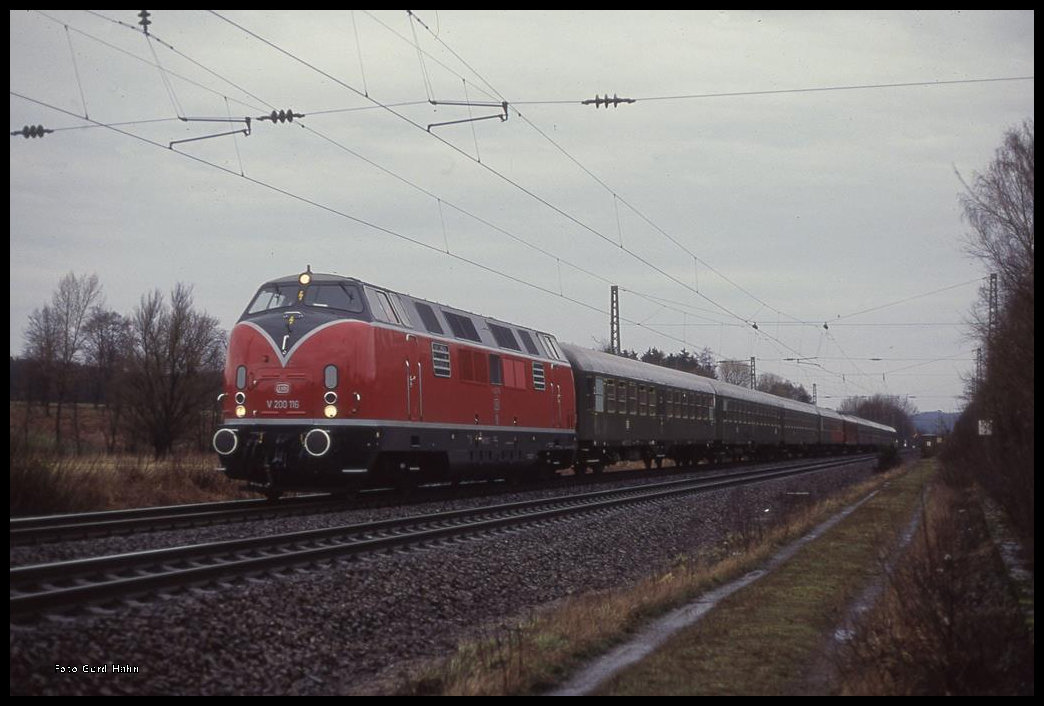 V 200116 mit Sonderzug 27865 kurz vor Erreichen des Lengericher Tunnel am 13.3.1994 um 14.30 Uhr auf dem Weg nach Münster.