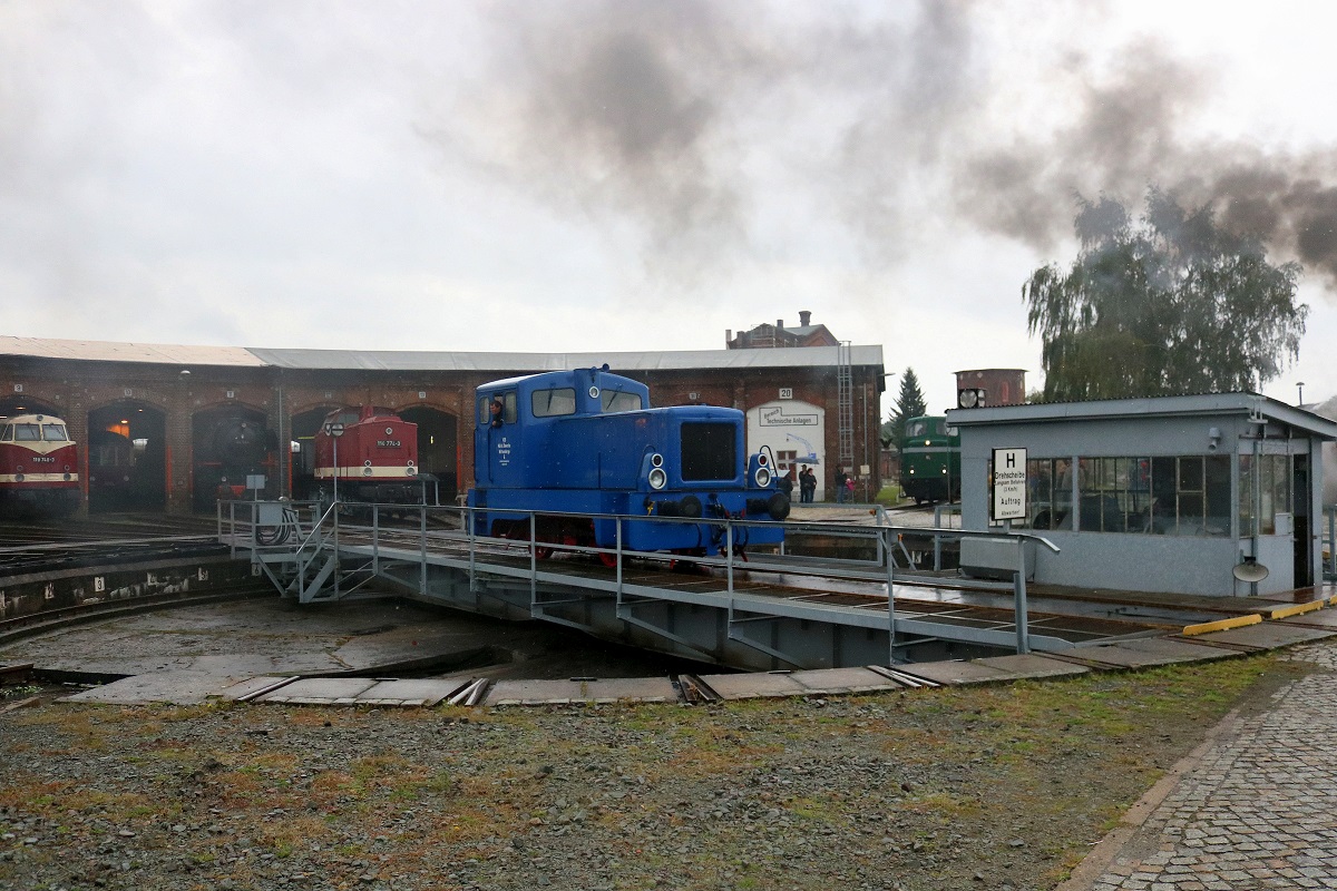 V 22 B (BR 312) der Dampflokfreunde Salzwedel e.V. wird auf der Drehscheibe des Historischen Lokschuppens Wittenberge anlässlich der Herbstdampftage präsentiert. [7.10.2017 | 14:43 Uhr]