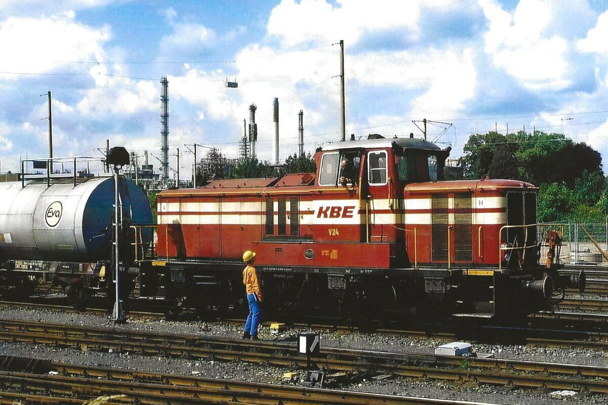 V 24 der KBE, eine Deutz 650 D, im Rheinhafen Köln-Godorf, um 1990.