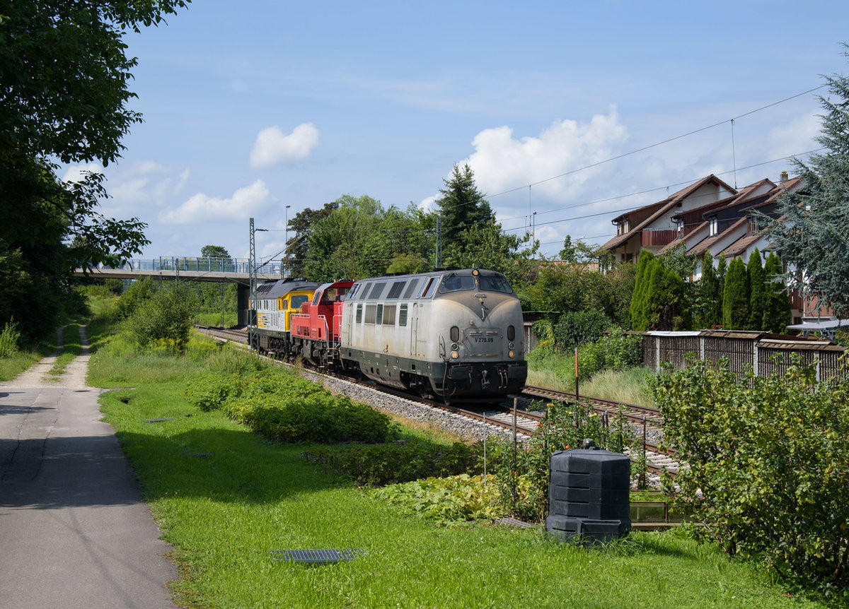 V 270.09 mit zwei weiteren Loks(alle SGL) auf der KBS 760 in Metzingen  Richtung Plochingen.(16.8.2017).