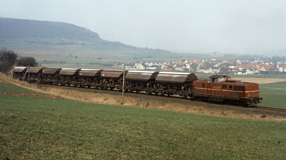 V 31 (ex DB V 80 010) am 3.4.1981 oberhalb Ransbach.