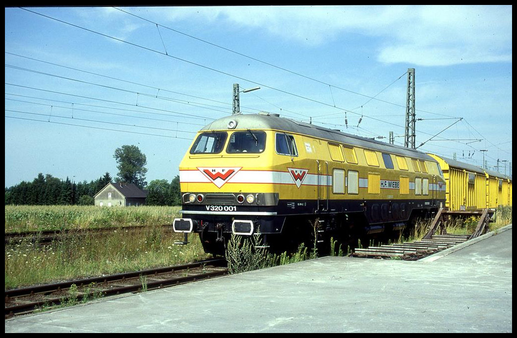 V 320001 von Wiebe weilte am 20.07. 2003 im Rahmen von Bauzugdiensten im Bahnhof Lengerich in Westfalen.