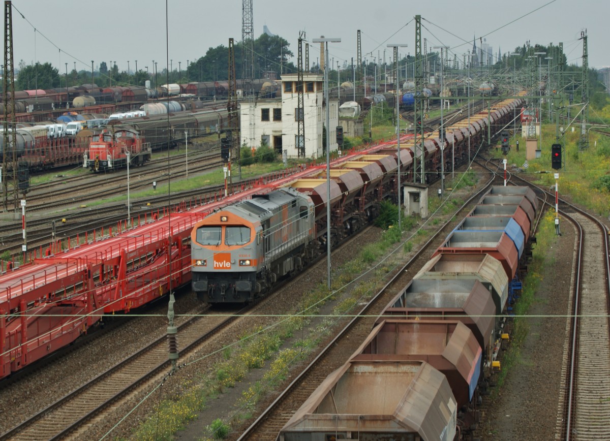 V 330.4(250 004-9)bei der Durchfahrt des Gterbahnhofes von Leipzig/Engelsdorf am 20.08.13.