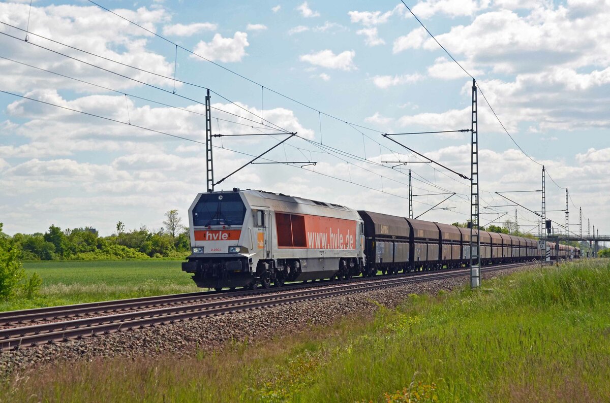 V 490.3 (264 008) der hvle zog am 30.05.21 einen Kalkzug durch Gräfenhainichen Richtung Wittenberg.