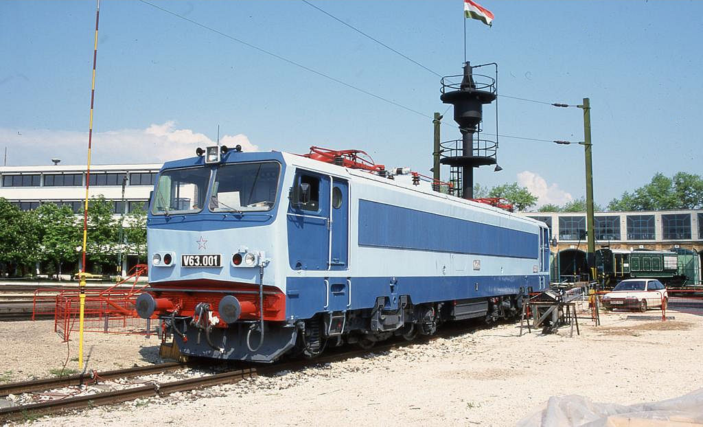 V 63001 der MAV
Ausgestellt am 23.5.2002 im Eisenbahn Museum in Budapest Ujpest.