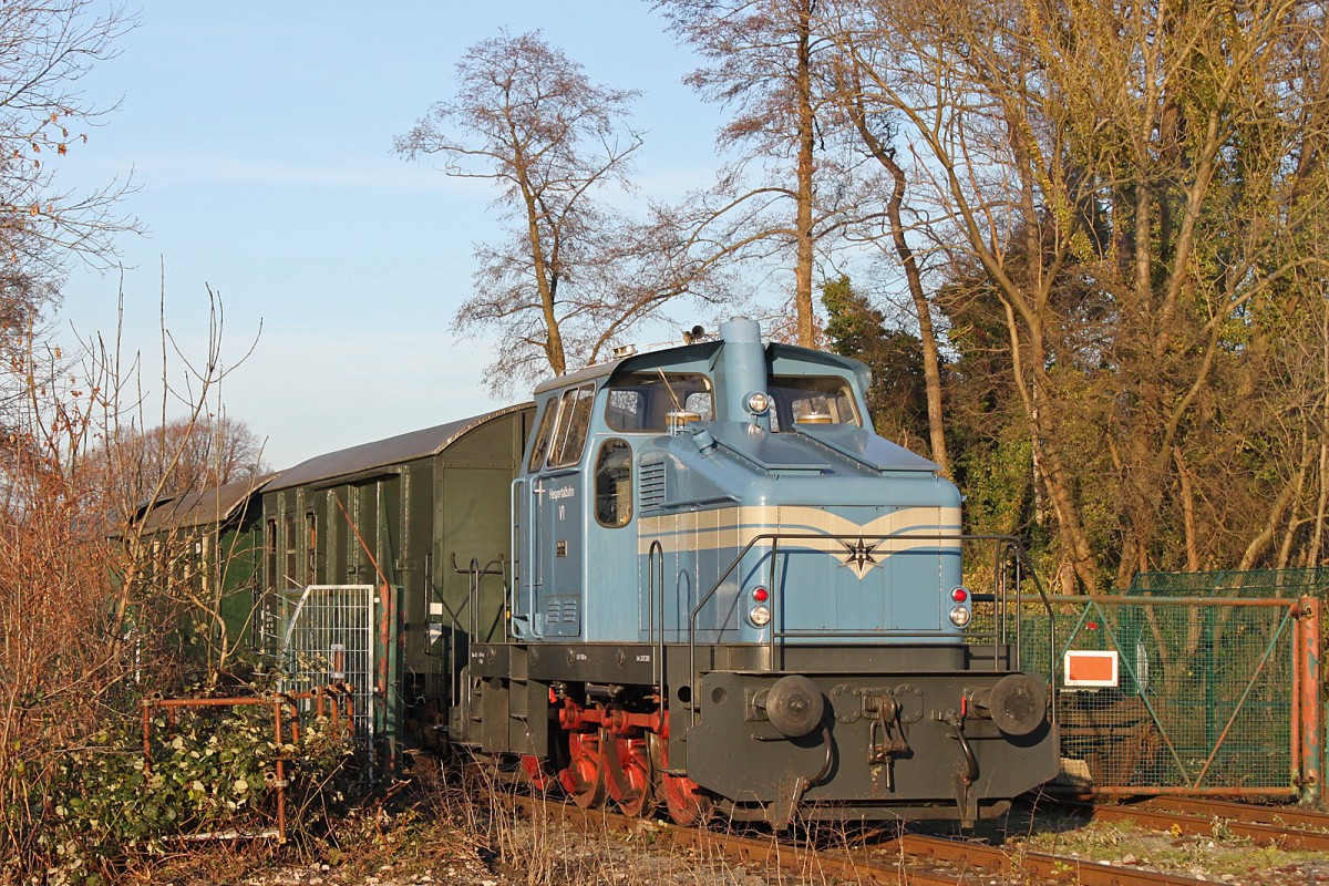 V1 der Hespertalbahn am 14.12.14 in Essen-Kupferdreh.