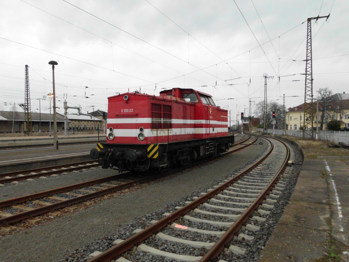 V100 03 wartet am 19.03.2014 im Bahnhof Riesa.