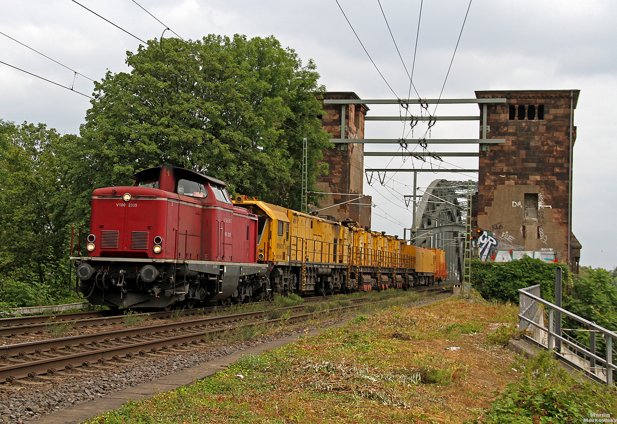 V100 2335 an der Kölner Südbrücke am 14.07.2019