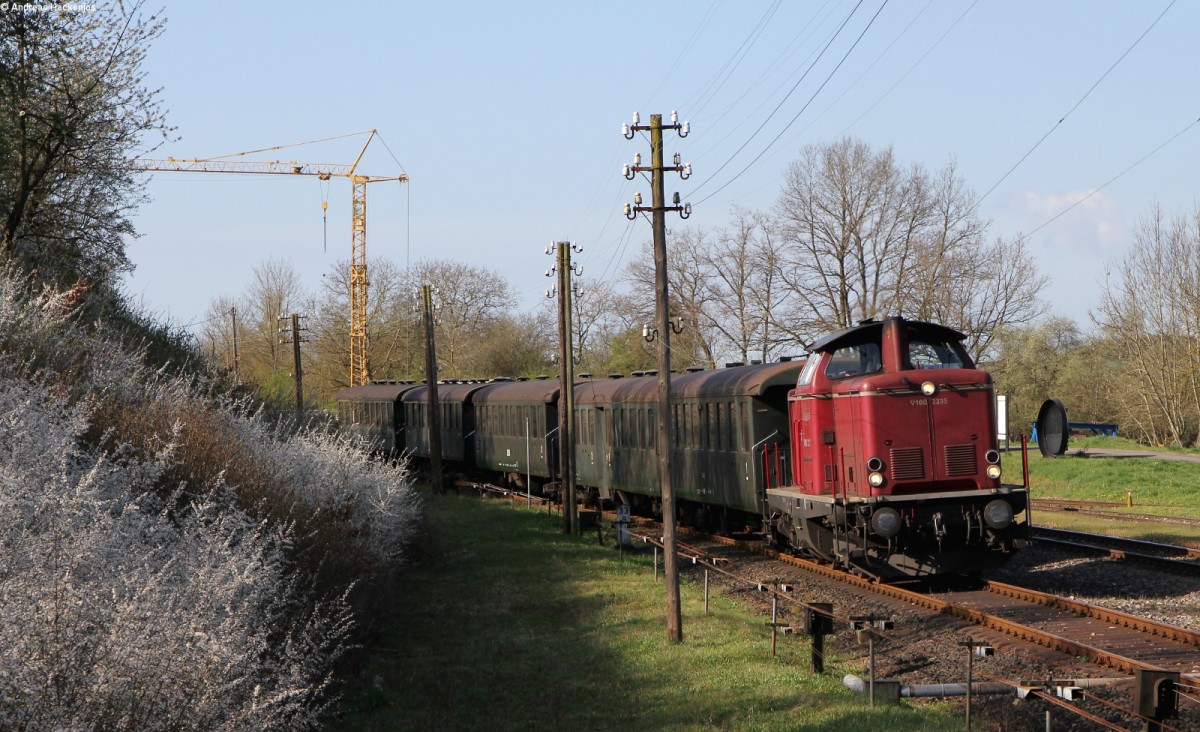 V100 2335 beim Rangieren in Fützen 9.4.14