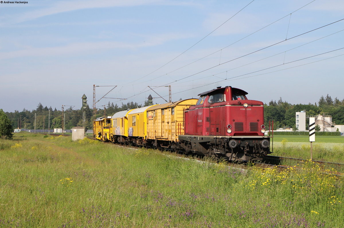 V100 2335 mit einem Bauzug bei Waghäusel 18.5.18