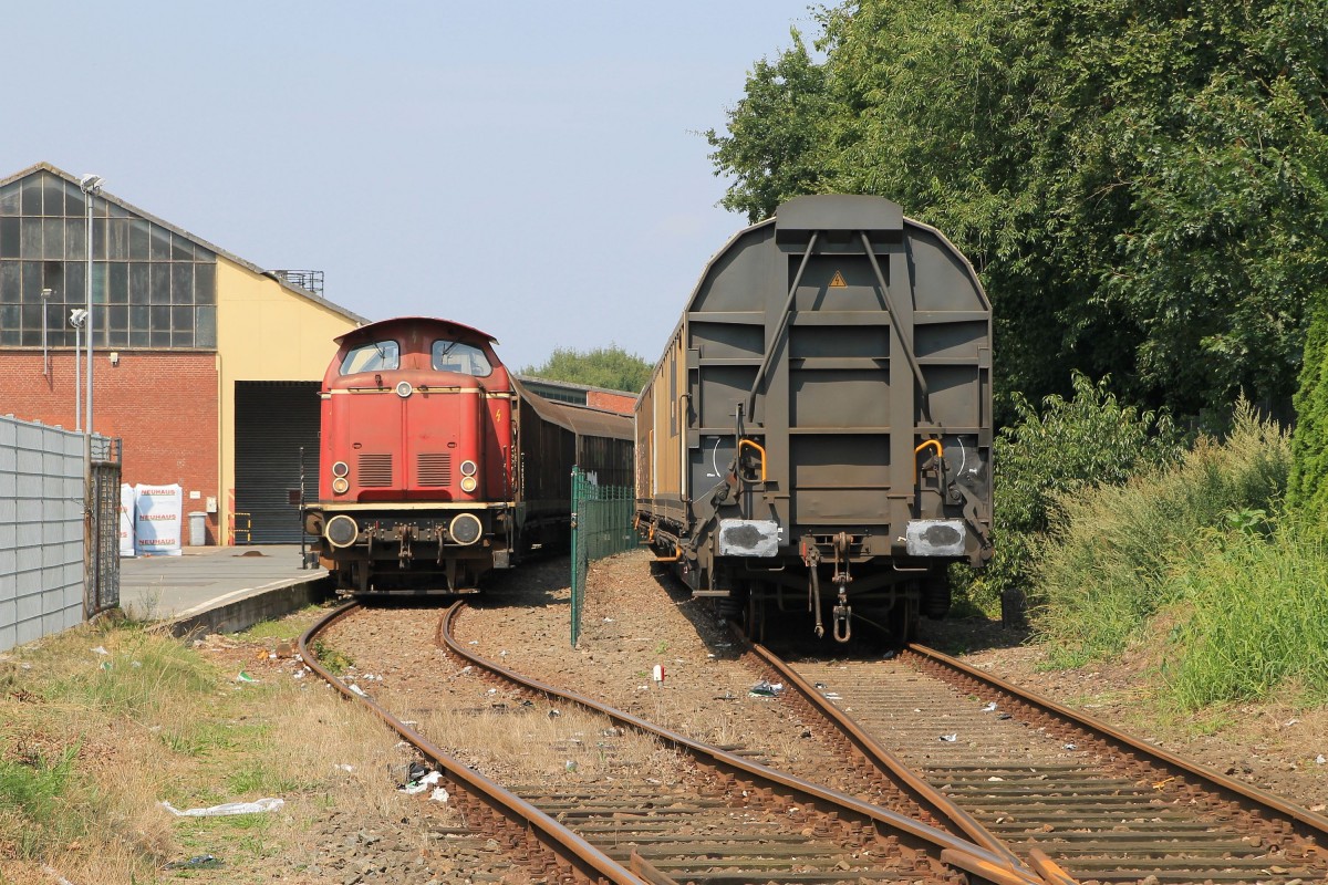 V100 “Emsland” (Baujahr: 1962)  der Emsländische Eisenbahn GmbH (ehemalige 211 308-2)während rangieren in Sedelsberg am 1-8-2014.
