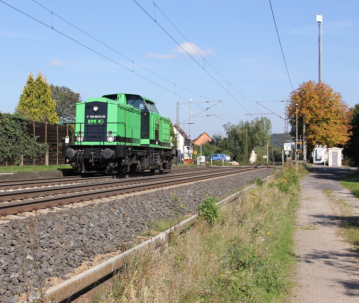 V100-BUG-02 (202 501-3) als Tfzf in Fahrtrichtung Süden. Aufgenommen am 29.09.2013 in Ludwigsau-Friedlos.