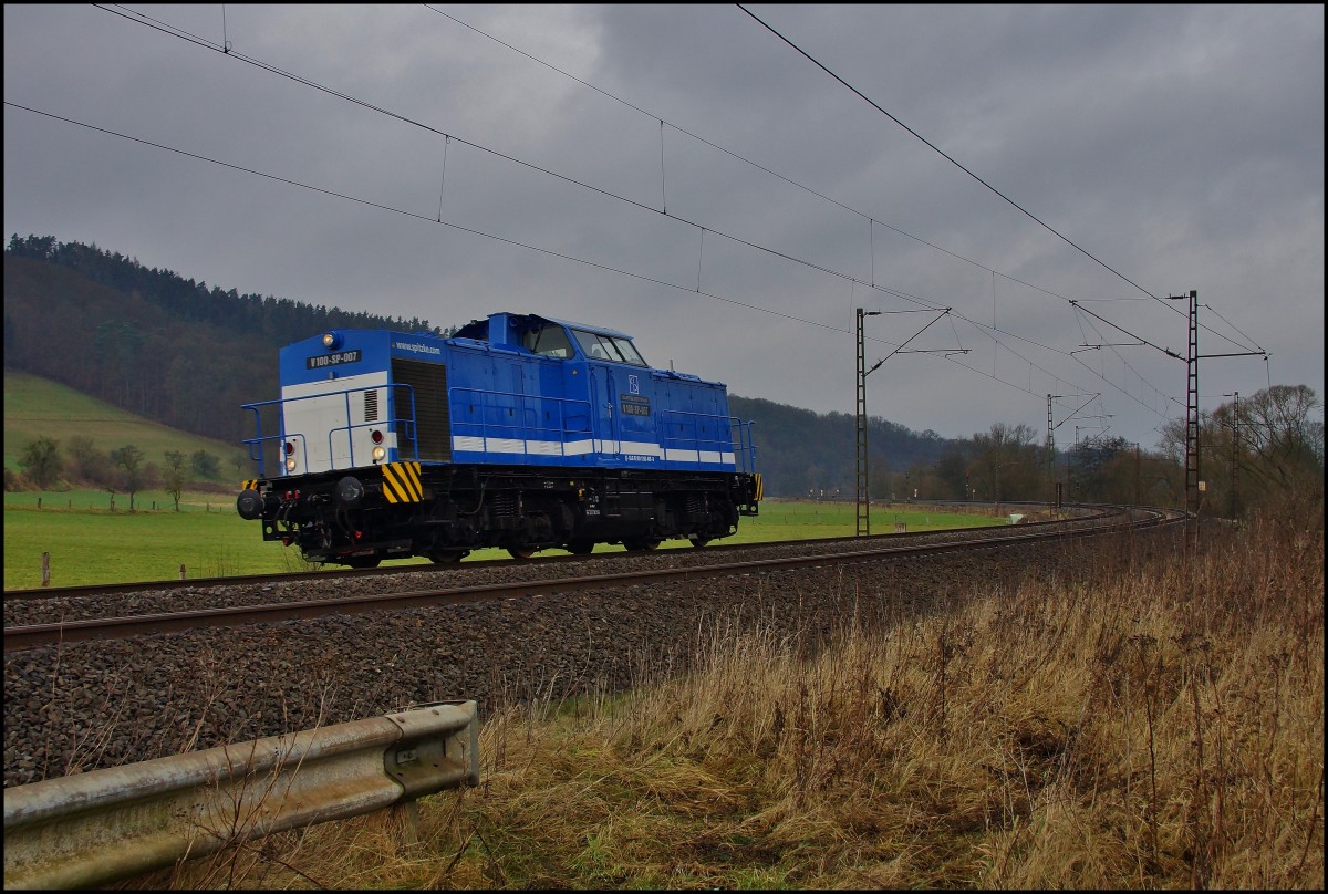 V100-SP-007 von Spitzke fährt am 28.01.15 solo bei Hermannspiegel gen Fulda.