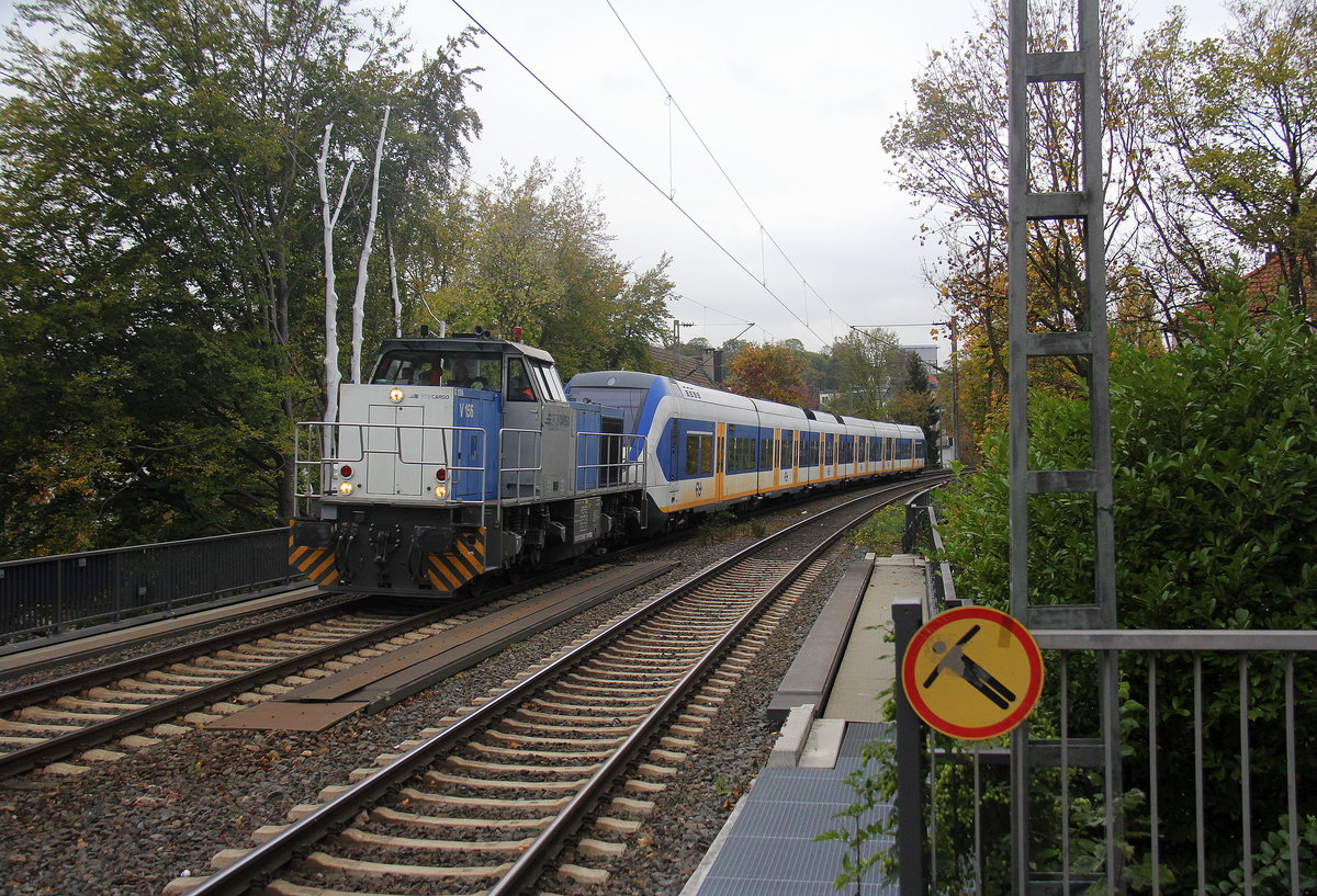 V156 von der Rurtalbahn-Cargo kommt mit einem  Niederländischer Triebzug aus den Niederlanden nach Aachen-Rothe-Erde-Gbf(D) und fährt durch Aachen-Schanz in Richtung Aachen-Hbf,Aachen-Rothe-Erde(Gbf).
Aufgenommen vom Bahnsteig von Aachen-Schanz. 
Bei Wolken am Kalten Nachmittag vom 29.10.2018.