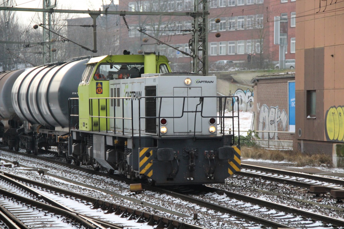 V157 (274 108-6) der Captrain mit einem Ganzzug Kesselwagen in Hamburg-Harburg. 04.01.2016