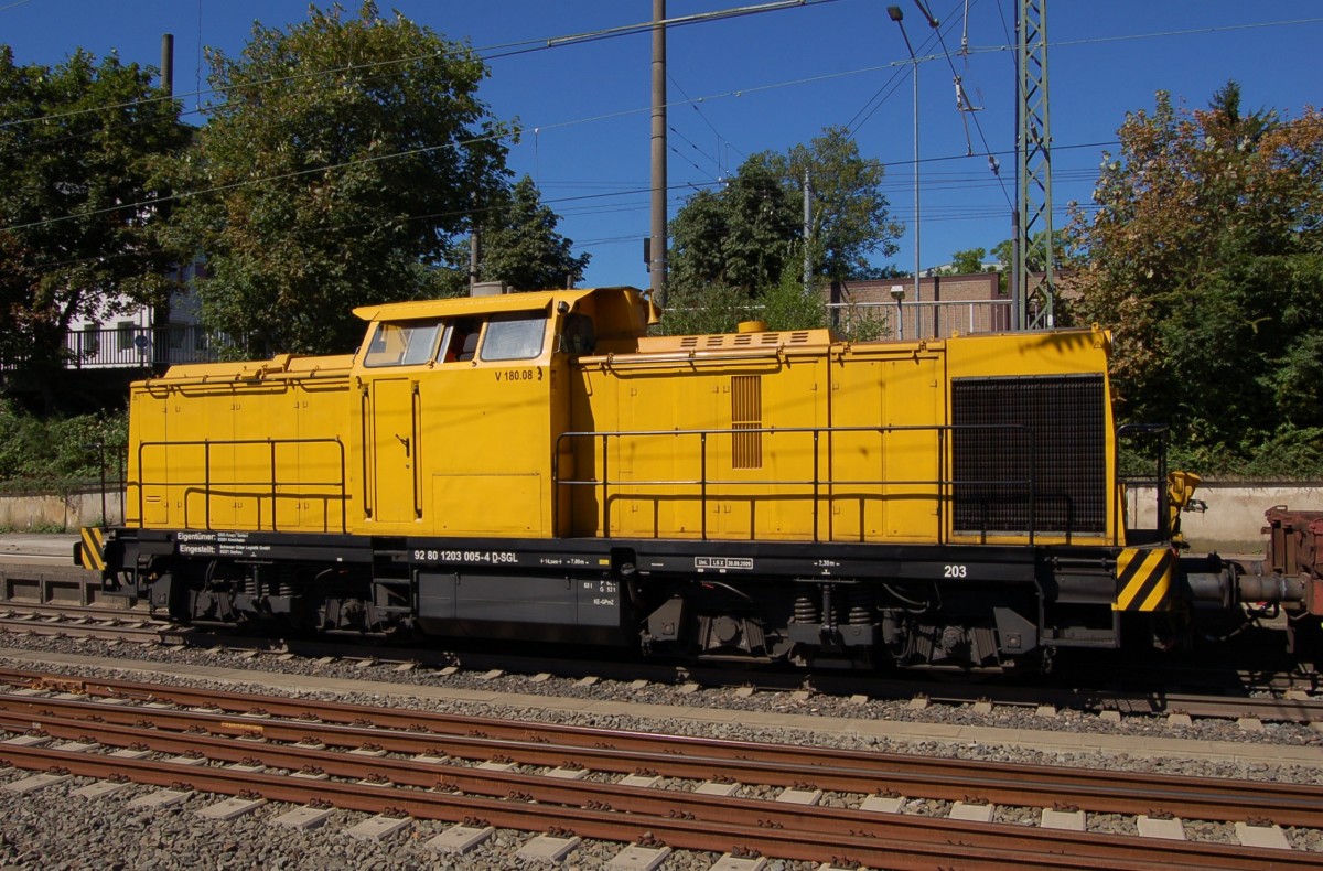 V180-08 von SGL am 01.08.2013 im Bahnhof Solingen.