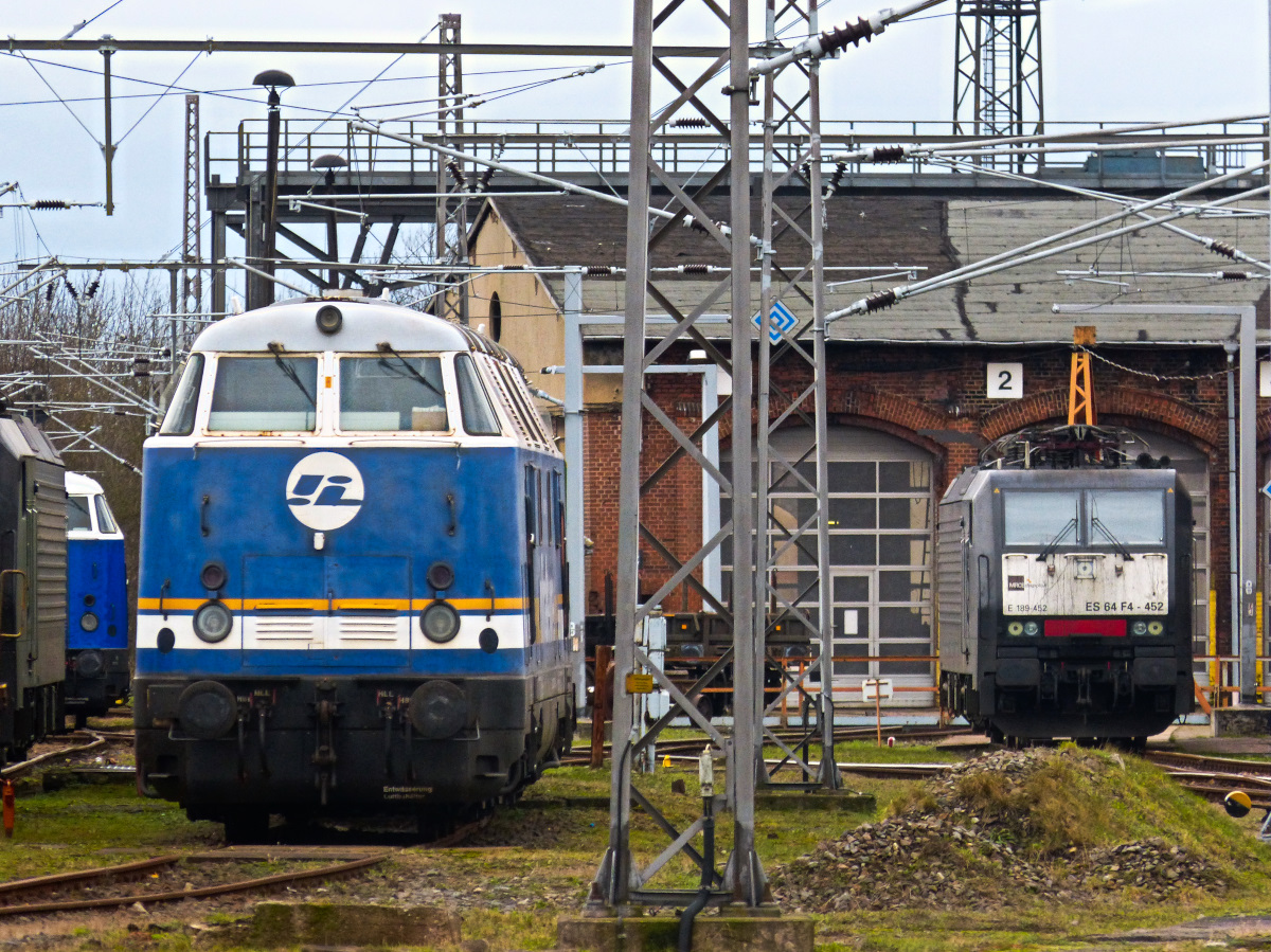 V180 der Infra Leuna und 189 452 ehemaliges BW Nordhausen 09.01.2015 (mit viel Zoom von außerhalb Gelände)
