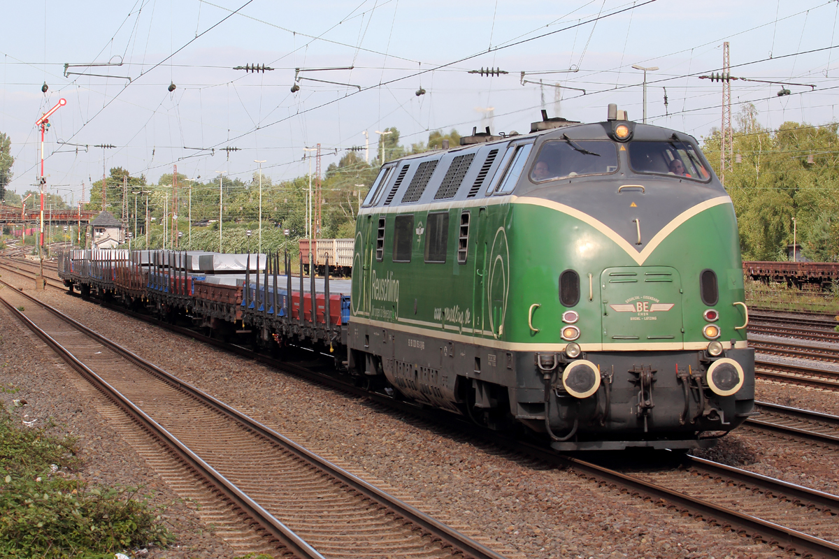 V200 (220 053-3) in Dsseldorf-Rath 16.9.2013