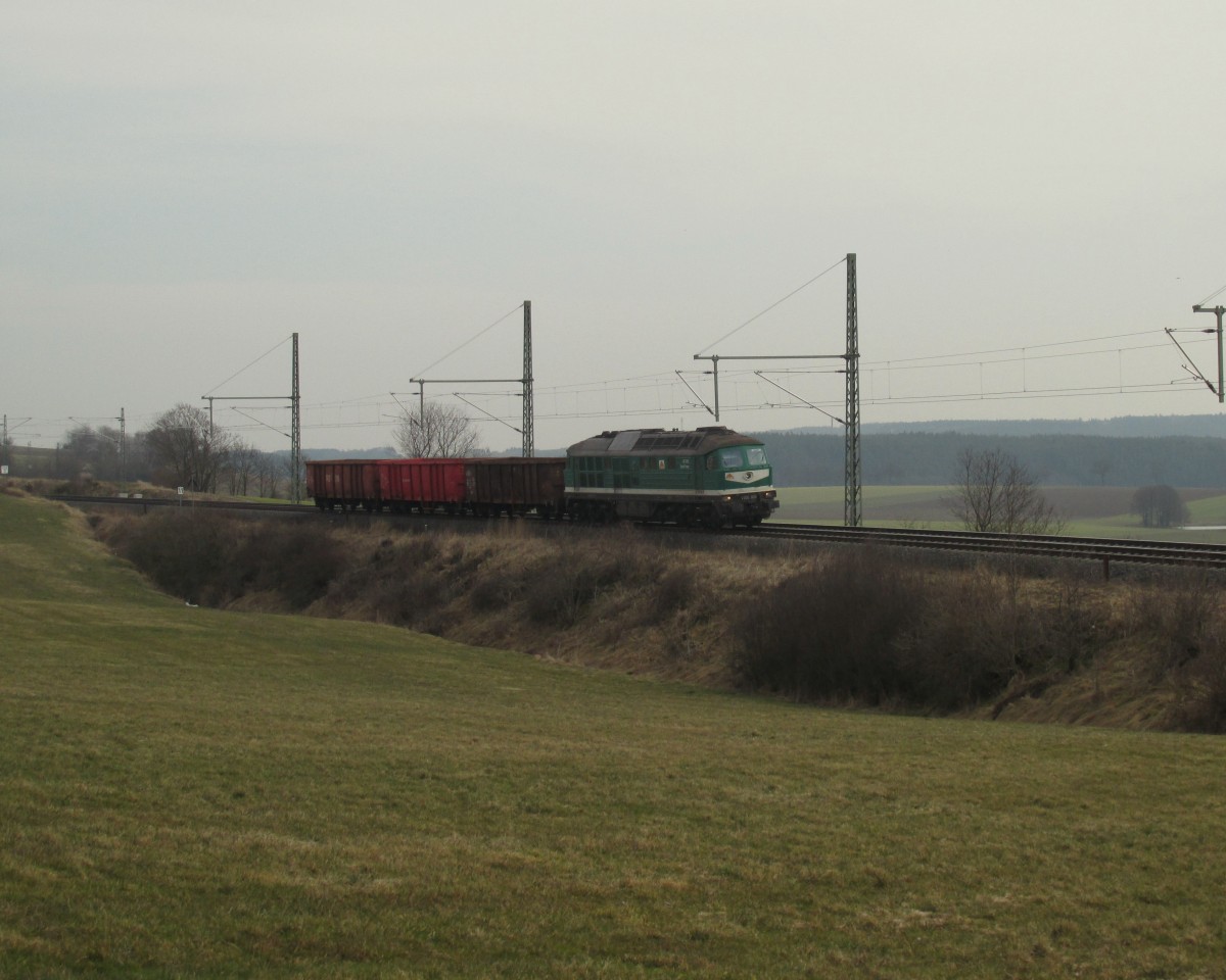 V300 003 mit 3 Wägelchen auf weiter Flur am 17.03.2015 nahe Schönberg/Plauen.