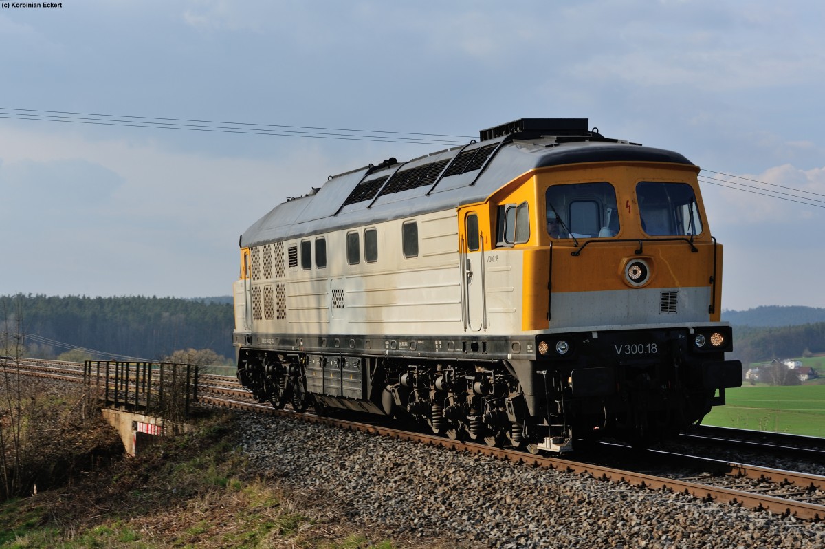 V300.18 der SGL (Schienen Güter Logistik) als Lz bei Sulzbach-Rosenberg Richtung Amberg, 27.03.2014