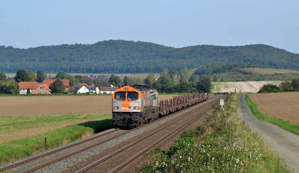 V330.1 (250 002) mit einem Stahlzug am 28.09.2014 bei Heißum