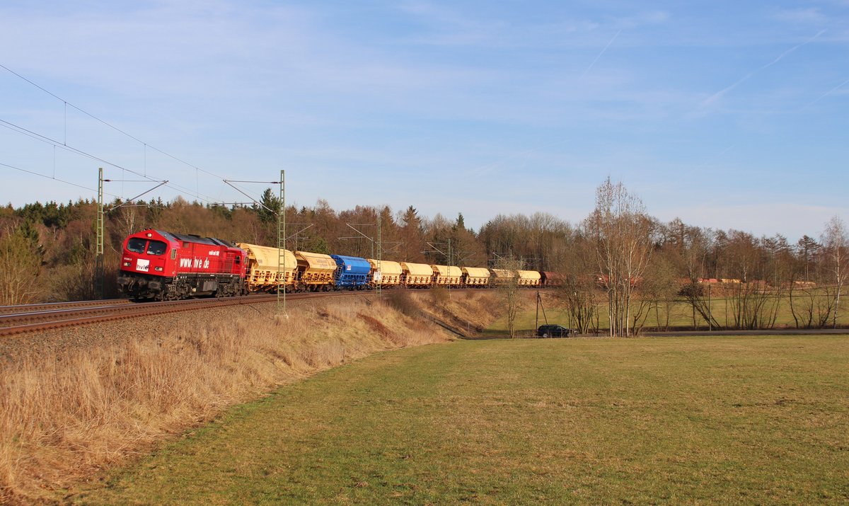 V330.5 (92 80 1250 008-0 D-HVLE) fuhr am 16.03.17 mit einem Düngerzug von Piesteritz nach Bamberg. Hier ist der Zug zu sehen in Oberjößnitz/V. 