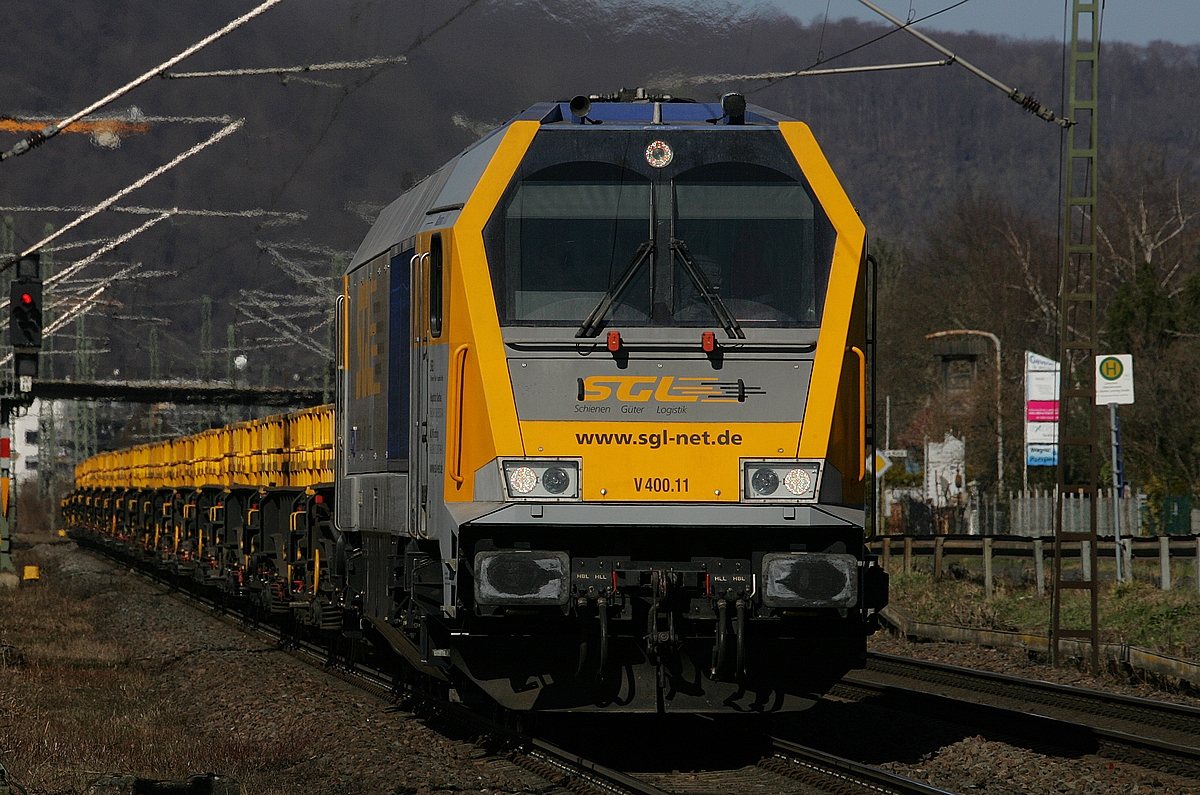 V400.11 mit  gelbem Geraffel  bei Braubach am 19.03.2022. Die erste Maxima, die mir vor die Linse rollt.