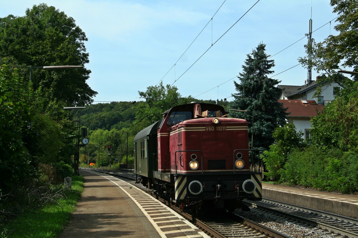 V60 11011 mit dem DLr 20868 von Nürberg Nordost nach Schwandorf am 27.08.15 in Etterzhausen.