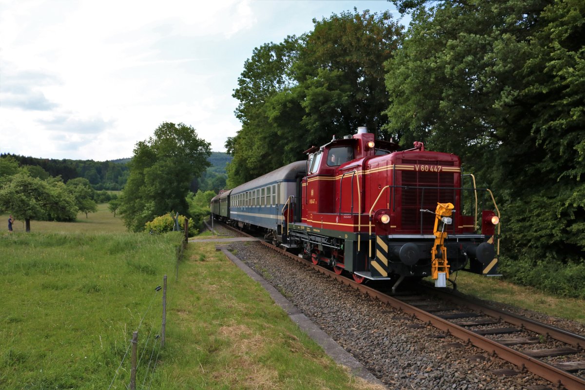 V60 447 mit Sonderzug und V36 406 am Ende am 21.05.18 kurz vor Königstein 