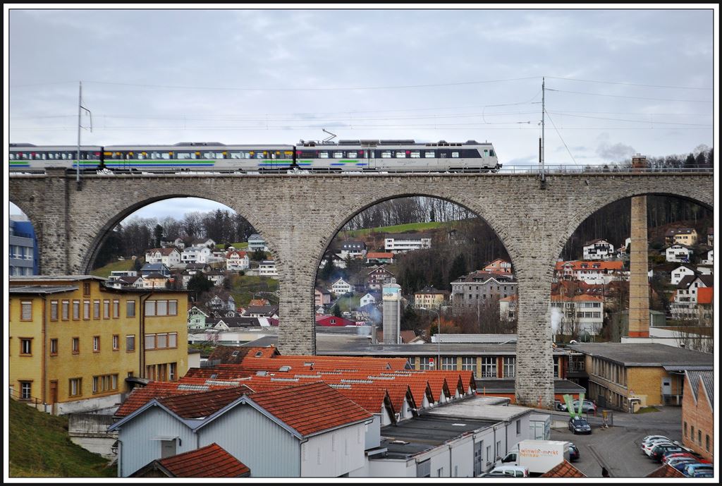 VAE 2422 auf dem Glattviadukt in Herisau (16.01.2014)