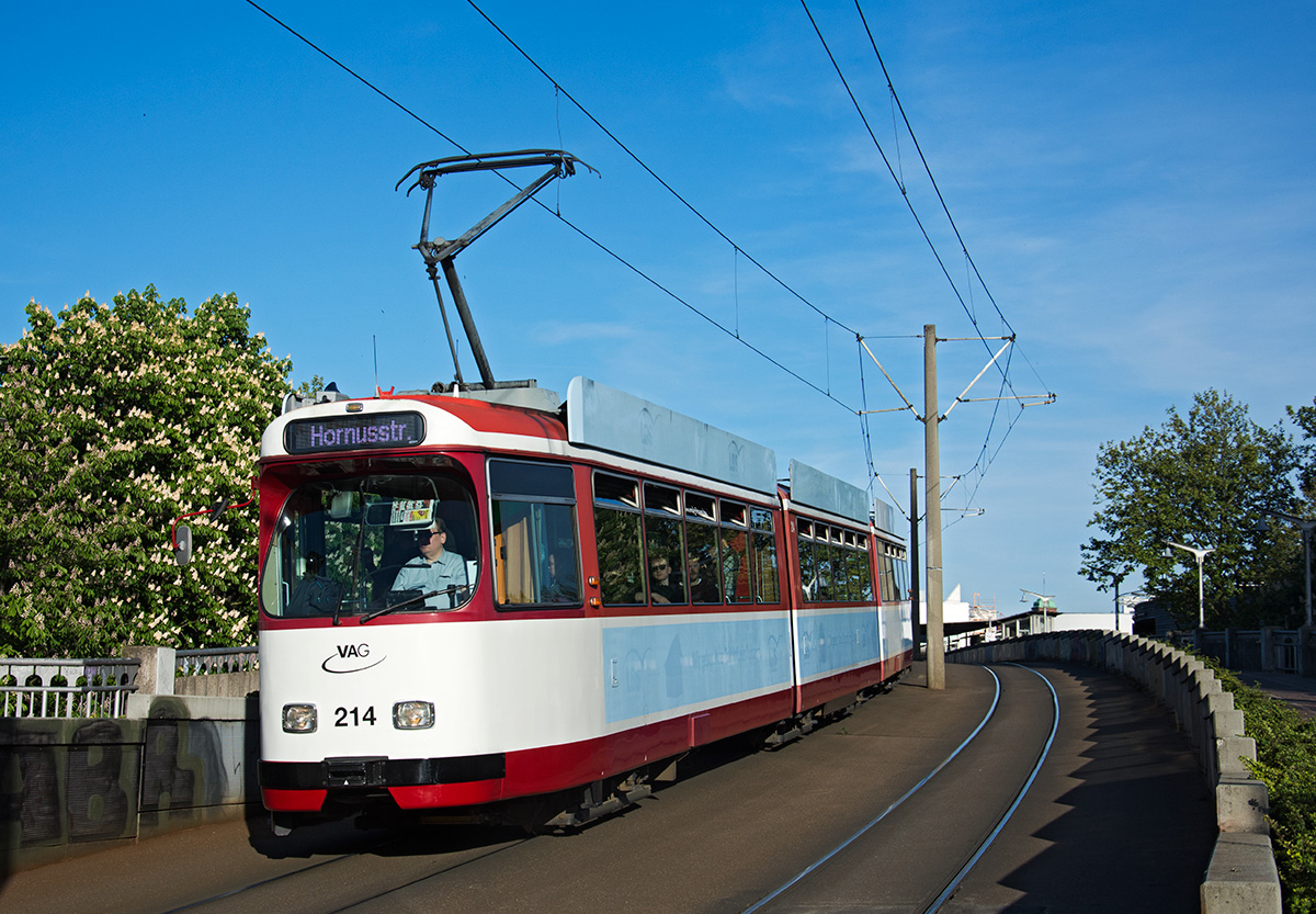 VAG Freiburg (Breisgau) DÜWAG GT8K 2014 als Linie 5 beim Hauptbahnhof, 10.05.2017. 