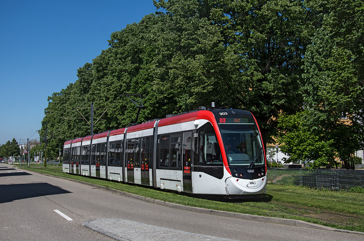 VAG Freiburg Breisgau

CAF Urbos 303 als Linie 3 in der Vaubanallee am 10.05.2017. 