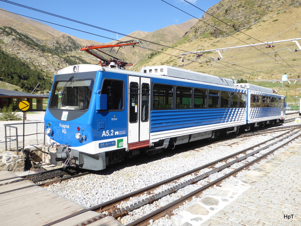 Vall de Nuria / Cremallera - Triebwagen A.5 in Bergbahnhof von Nuria am 04.10.2016