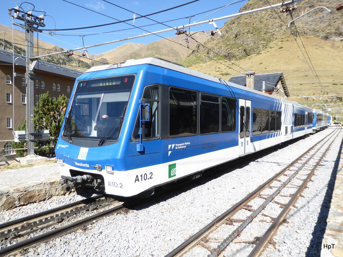 Vall de Nuria / Cremallera - Triebwagen A.10 in Bergbahnhof von Nuria am 04.10.2016