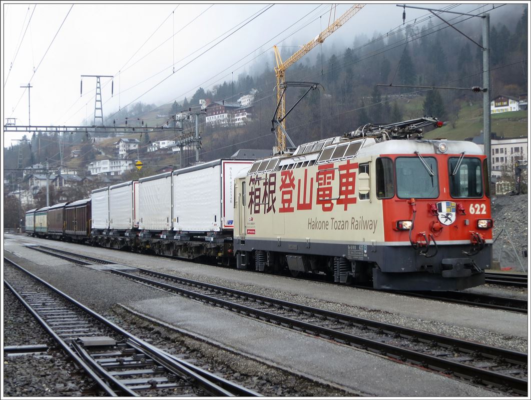 Valserwasserzug mit Ge 4/4 Ii 622  Arosa  in Ilanz. (09.03.2017)