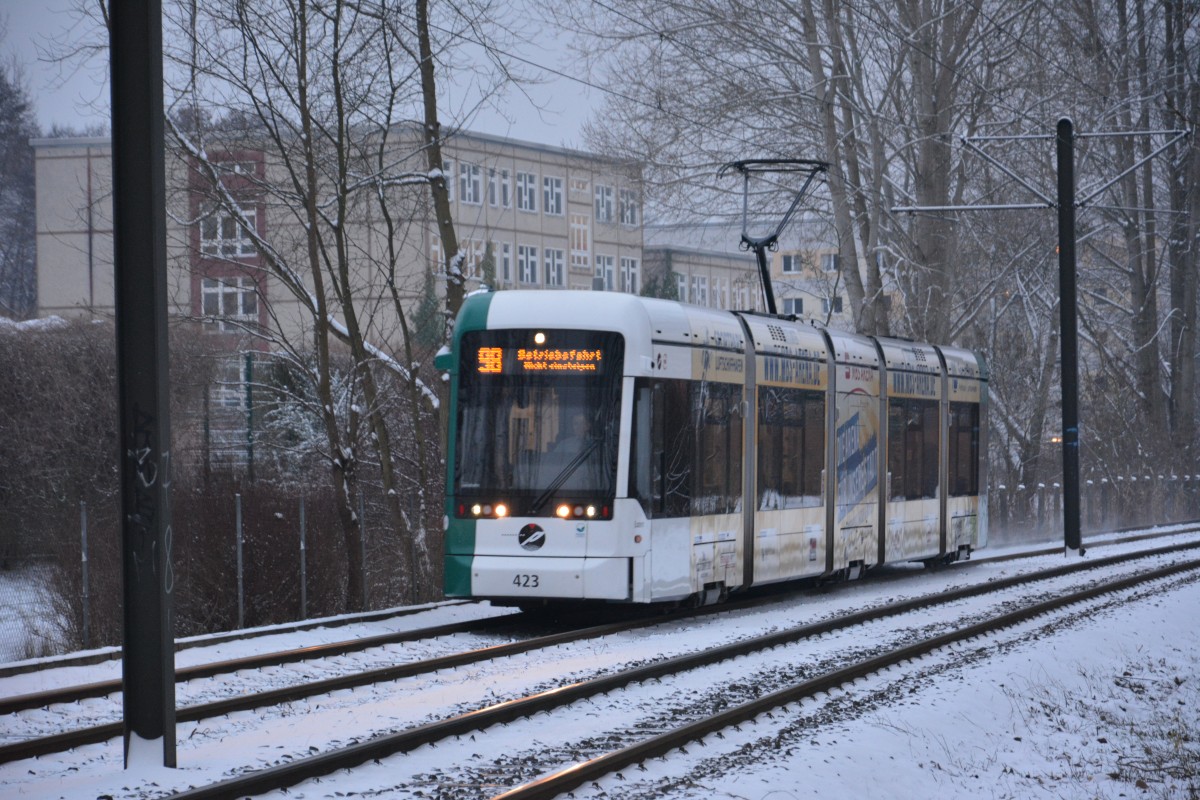 Vario Bahn (423) auf der Linie 98 zum Bisamkiez am 22.01.2014. 