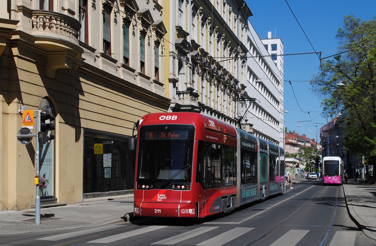 Variobahn 211 im ÖBB-Railjetdesign in der Neutorgasse an der Haltestelle Andreas Hofer Platz. (02.05.2026)