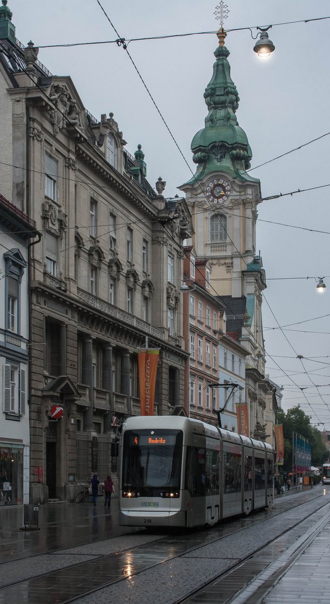Variobahn 218 unterwegs durch die Grazer Herrenstraße vom Jakomini kommend am 10.September.2014