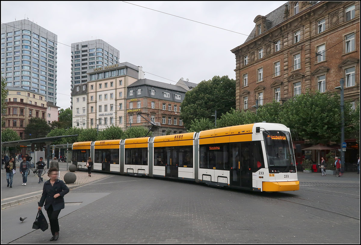 Variobahn in Mainz -

Vor dem Hauptbahnhof.

12.08.2017 (M)