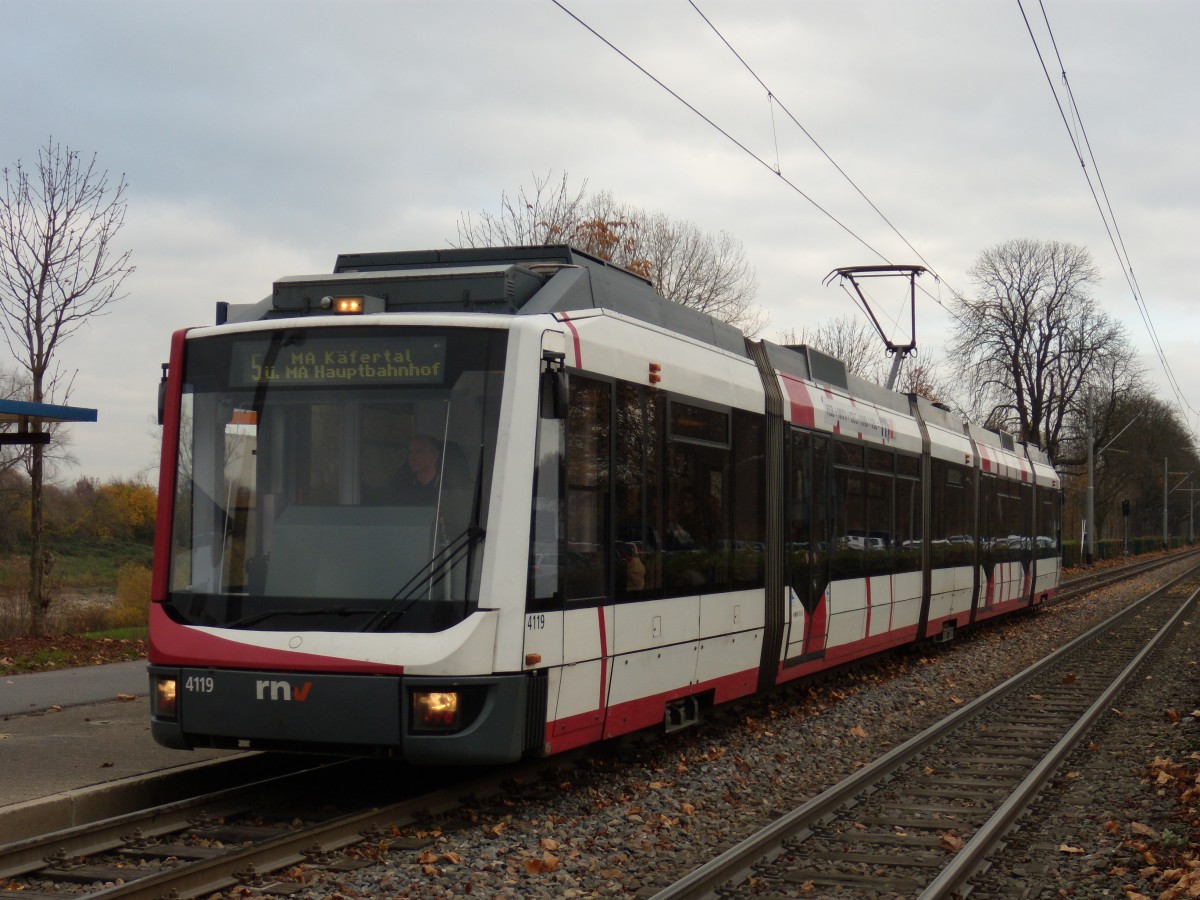 Variobahn der RNV, noch in OEG-Lackierung, fotografiert heute gegen 13:15 Uhr an der Haltestelle  Fernmeldeturm  in Mannheim. 