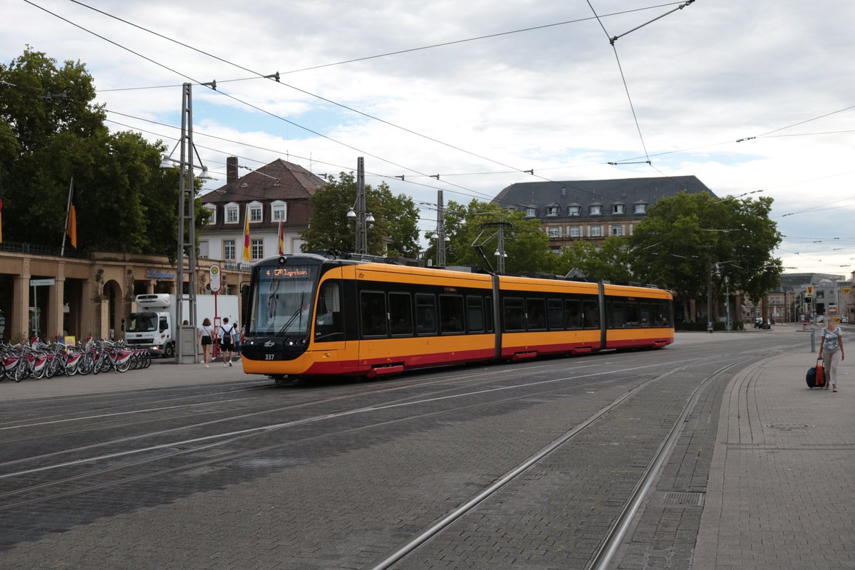 VBK Stadler Citylink Wagen 337 am 20.08.20 in Karlsruhe Hbf Vorplatz 