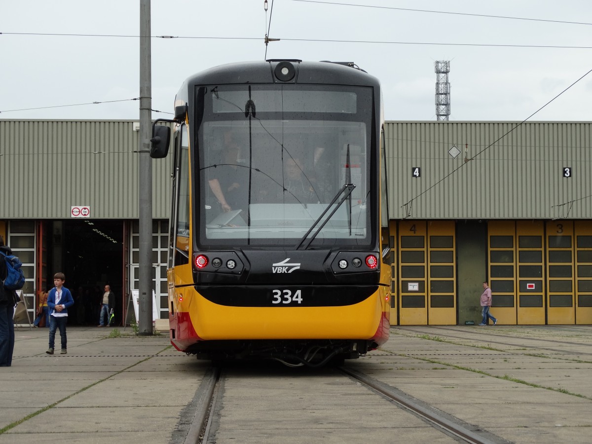 VBK Vossloh NET2012 334 in Karlsruhe Betriebshof West beim Tag der Offenen Tür bei der VBK am 25.04.15