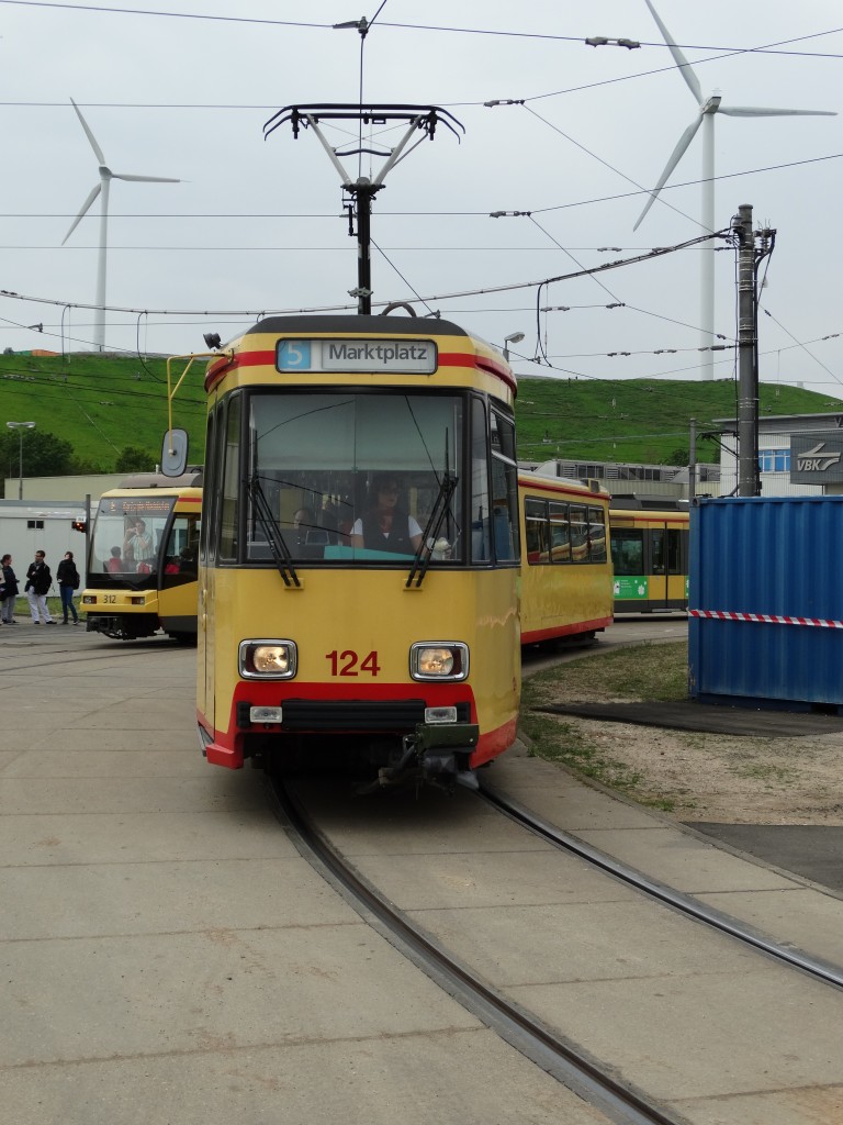 VBK Wagen 124 in Karlsruhe Betriebshof West beim Tag der Offenen Tür bei der VBK am 25.04.15