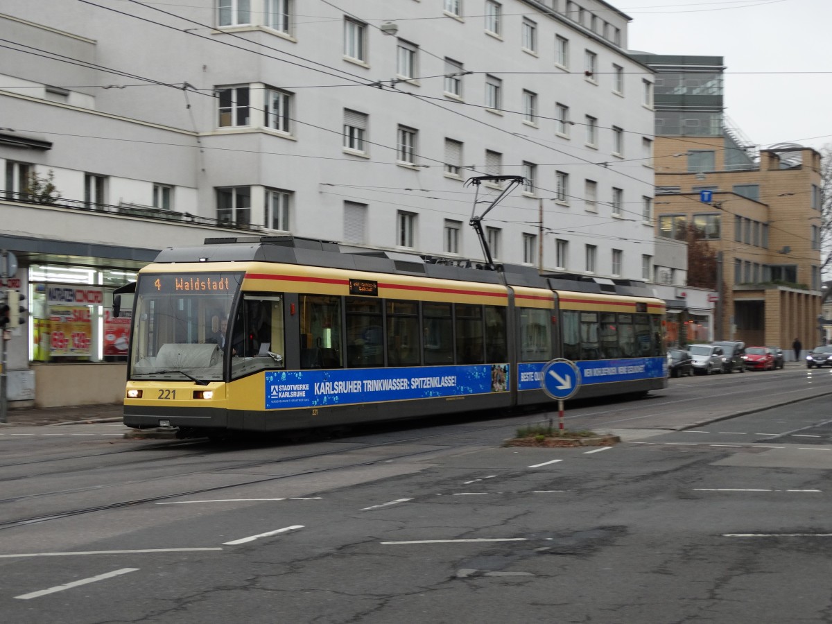 VBK Wagen 221 am 04.12.14 in Karlsruhe 