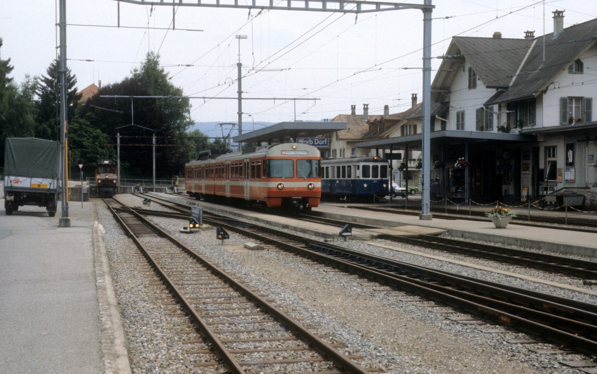VBW-Züge im Bahnhof Worb Dorf im Juli 1983. 