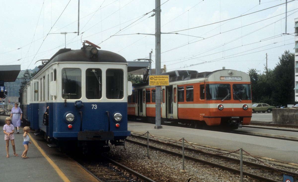 VBW-Züge (Ce 4/4 73) / Be 4/8 61) Bahnhof Worb Dorf im Juli 1983.