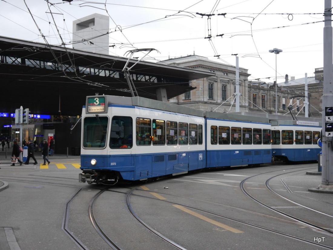VBZ - Be 4/6 2072 mit Beiwagen unterwegs auf der Linie 3 vor dem HB Zürich am 24.01.2015